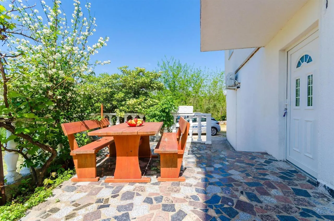 Apartments Ester Lopar
