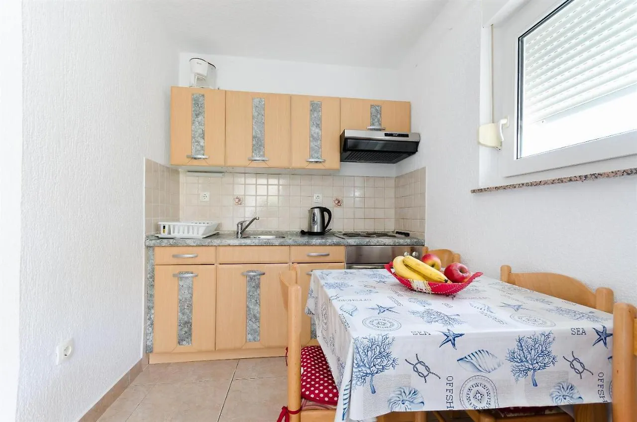 Apartments Ester Lopar