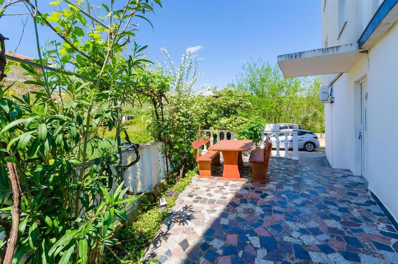 Apartments Ester Lopar