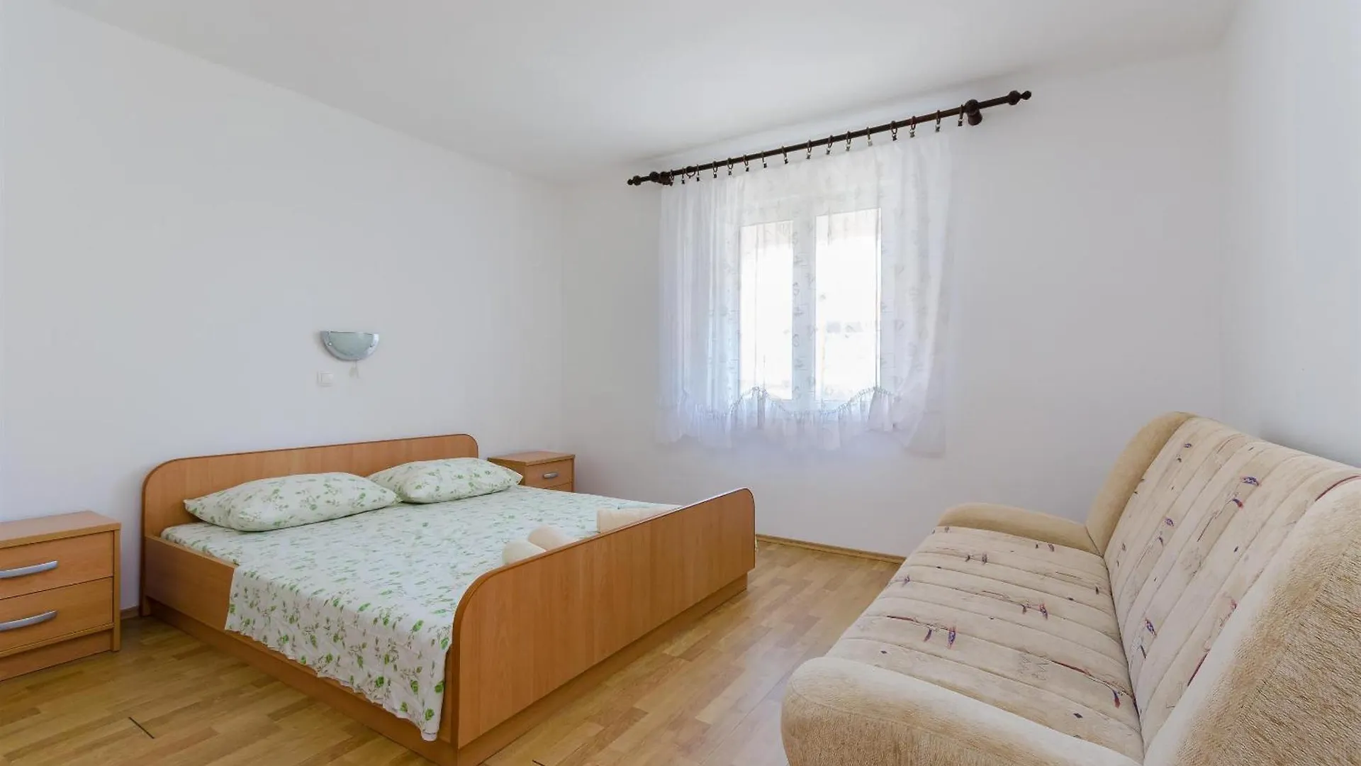 Apartments Ester Lopar