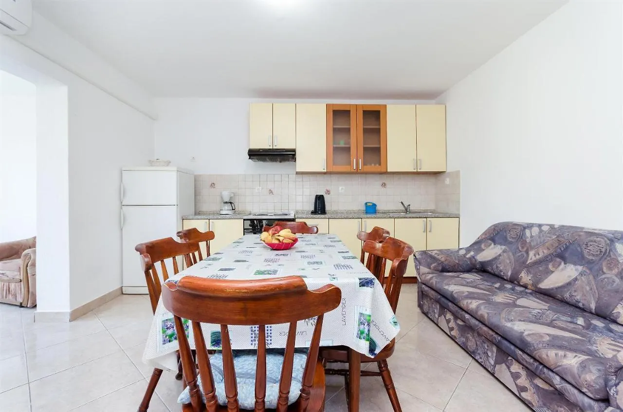 Apartments Ester Lopar
