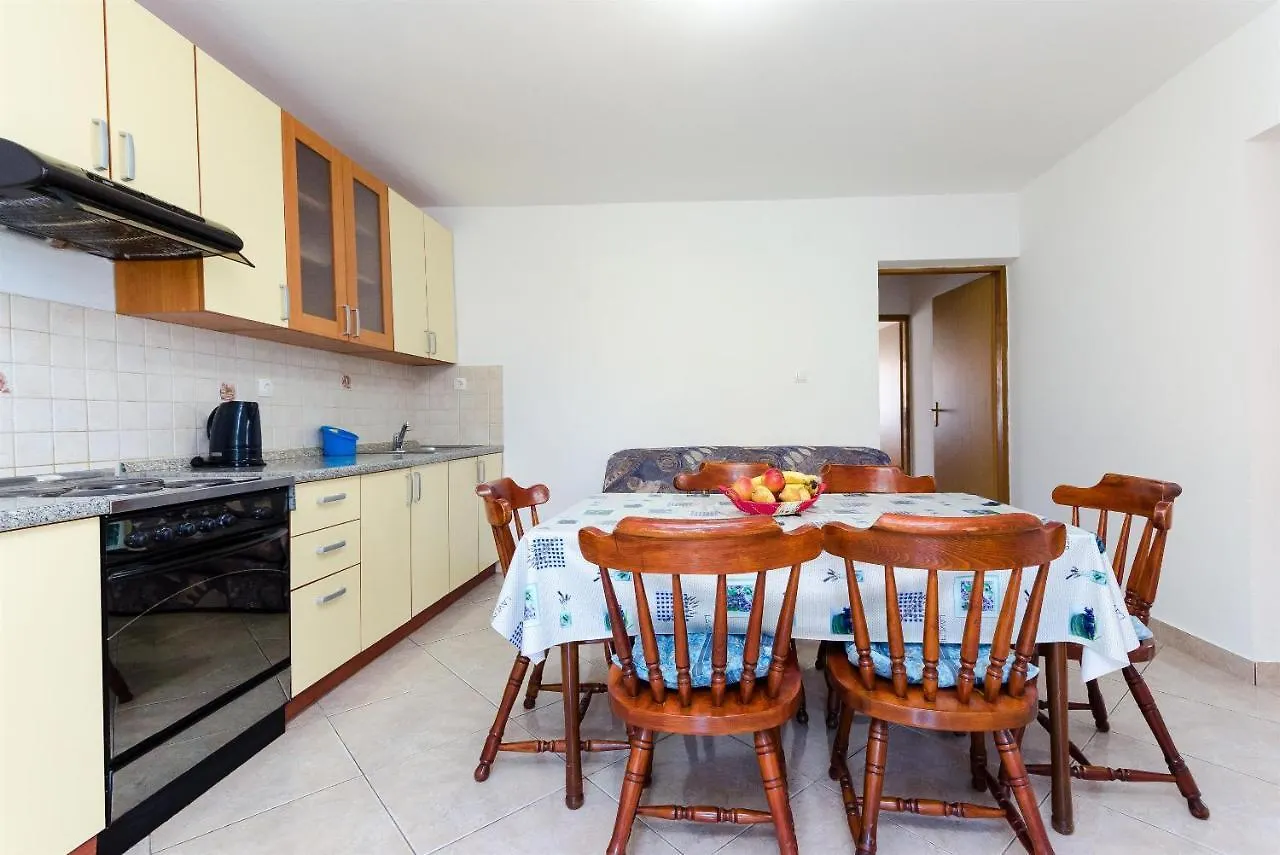 Apartments Ester Lopar
