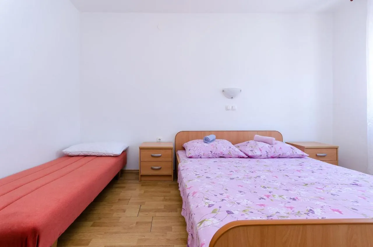 Apartments Ester Lopar