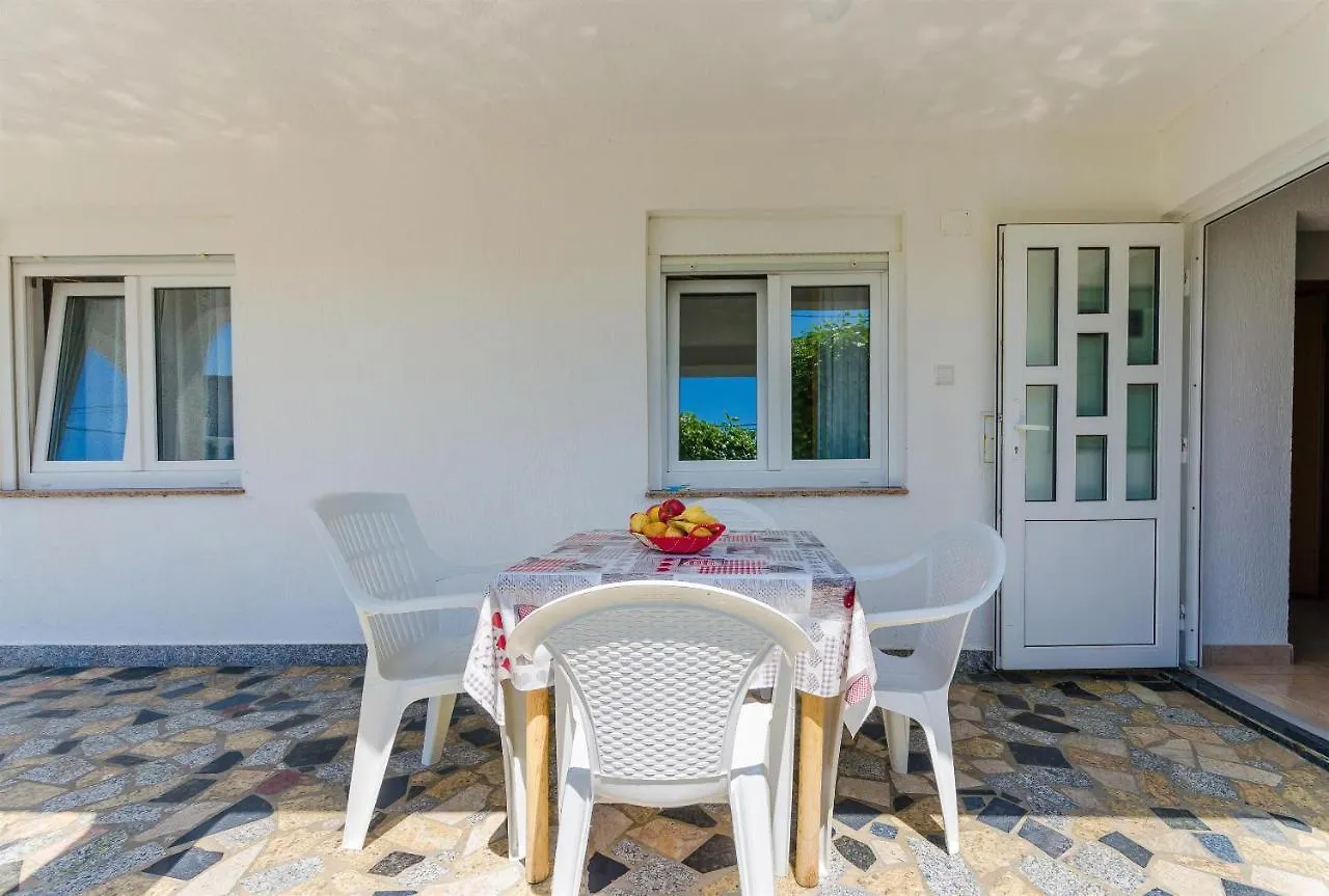 Apartments Ester Lopar
