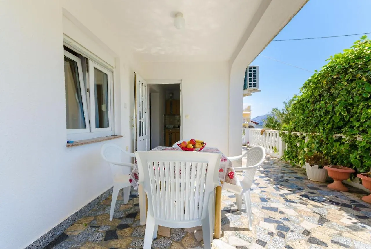 Apartments Ester Lopar