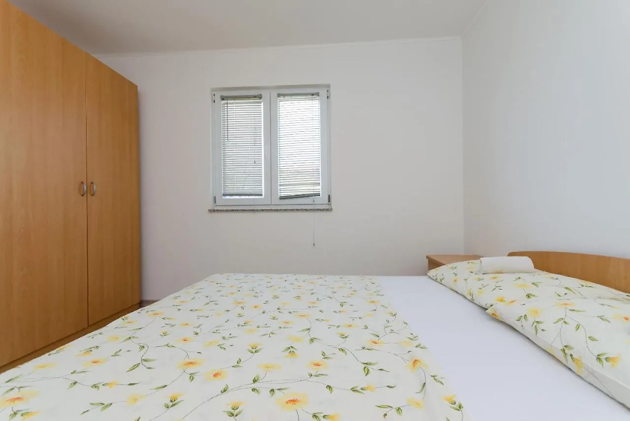 Apartments Ester Lopar