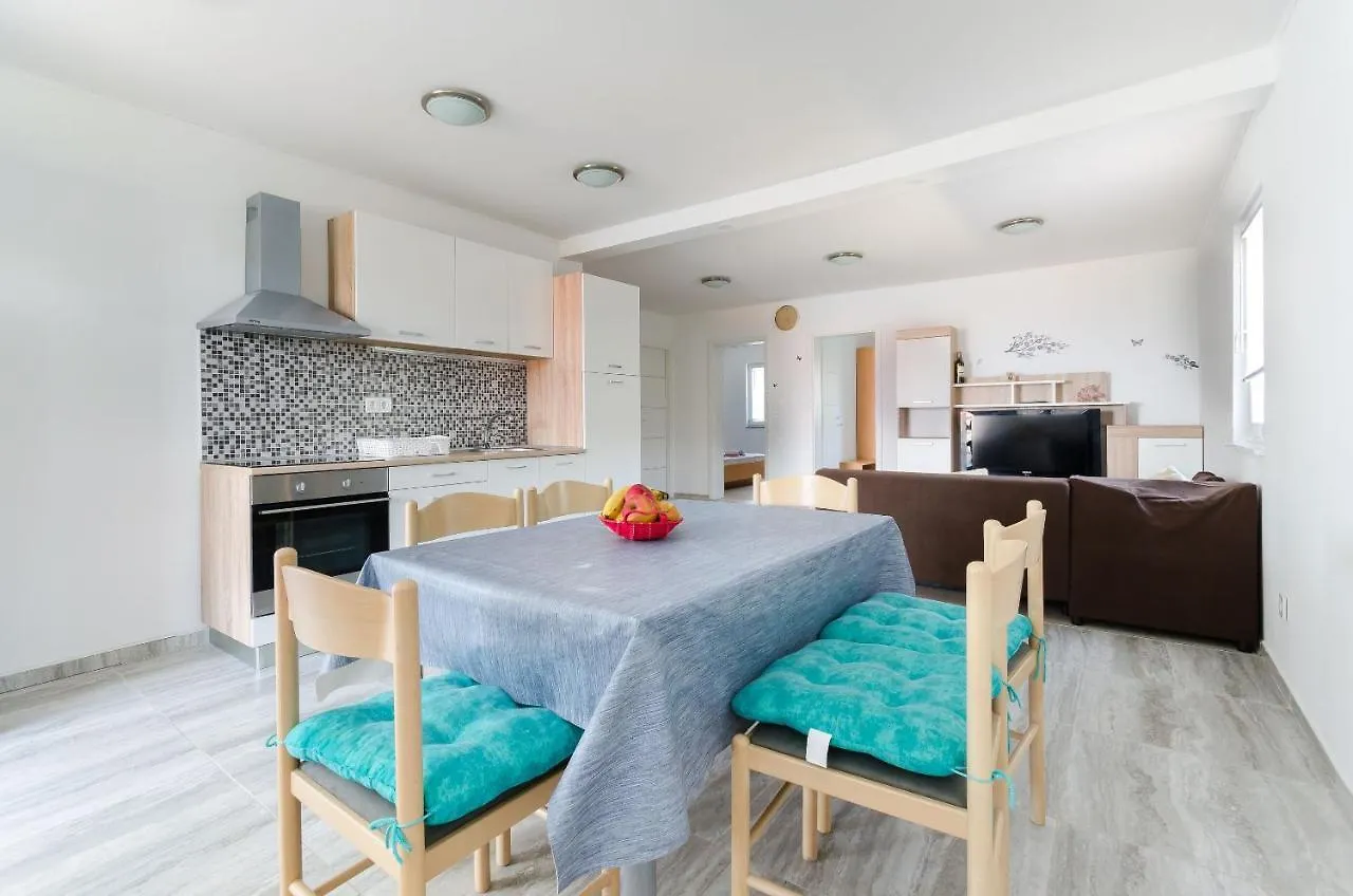Apartments Ester Lopar Croatia
