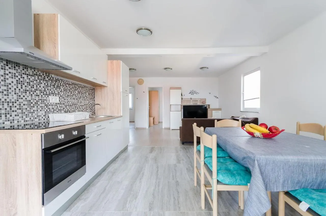 Apartments Ester Lopar 0*,