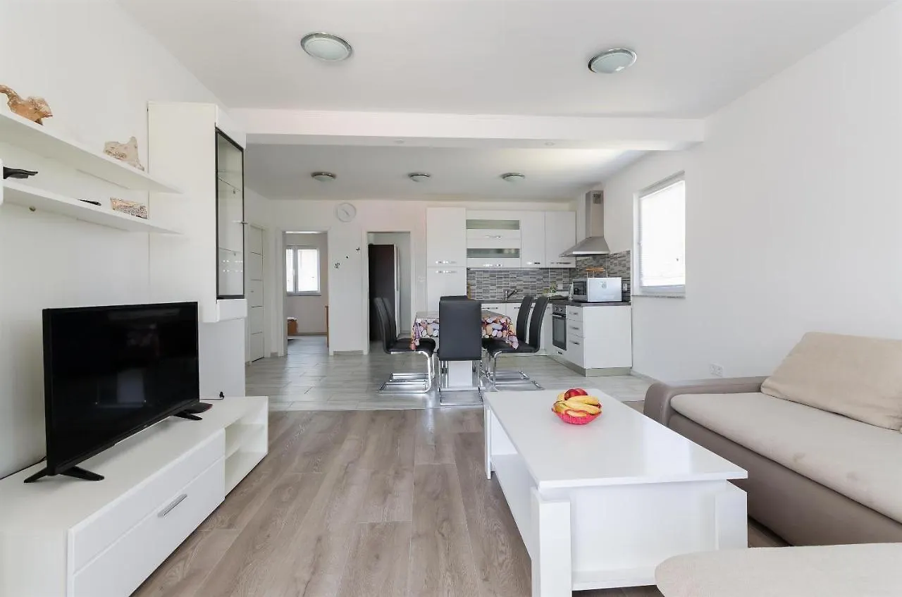 Apartments Ester Lopar