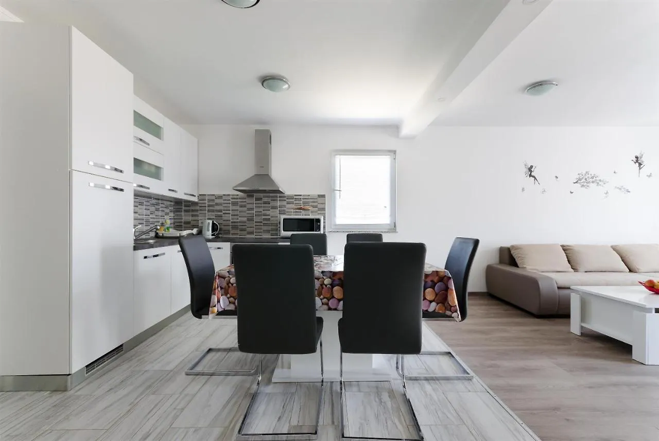 Apartments Ester Lopar 0*,