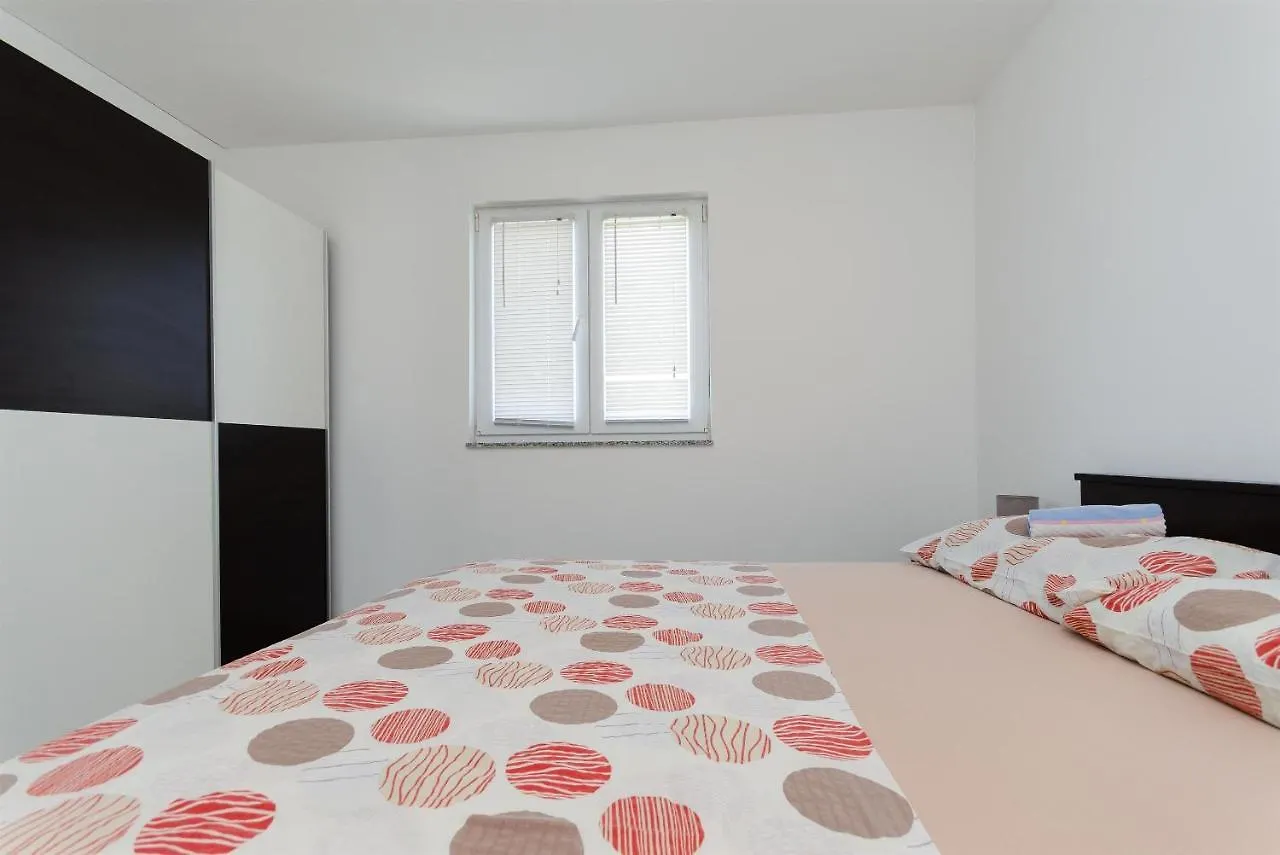 Apartments Ester Lopar