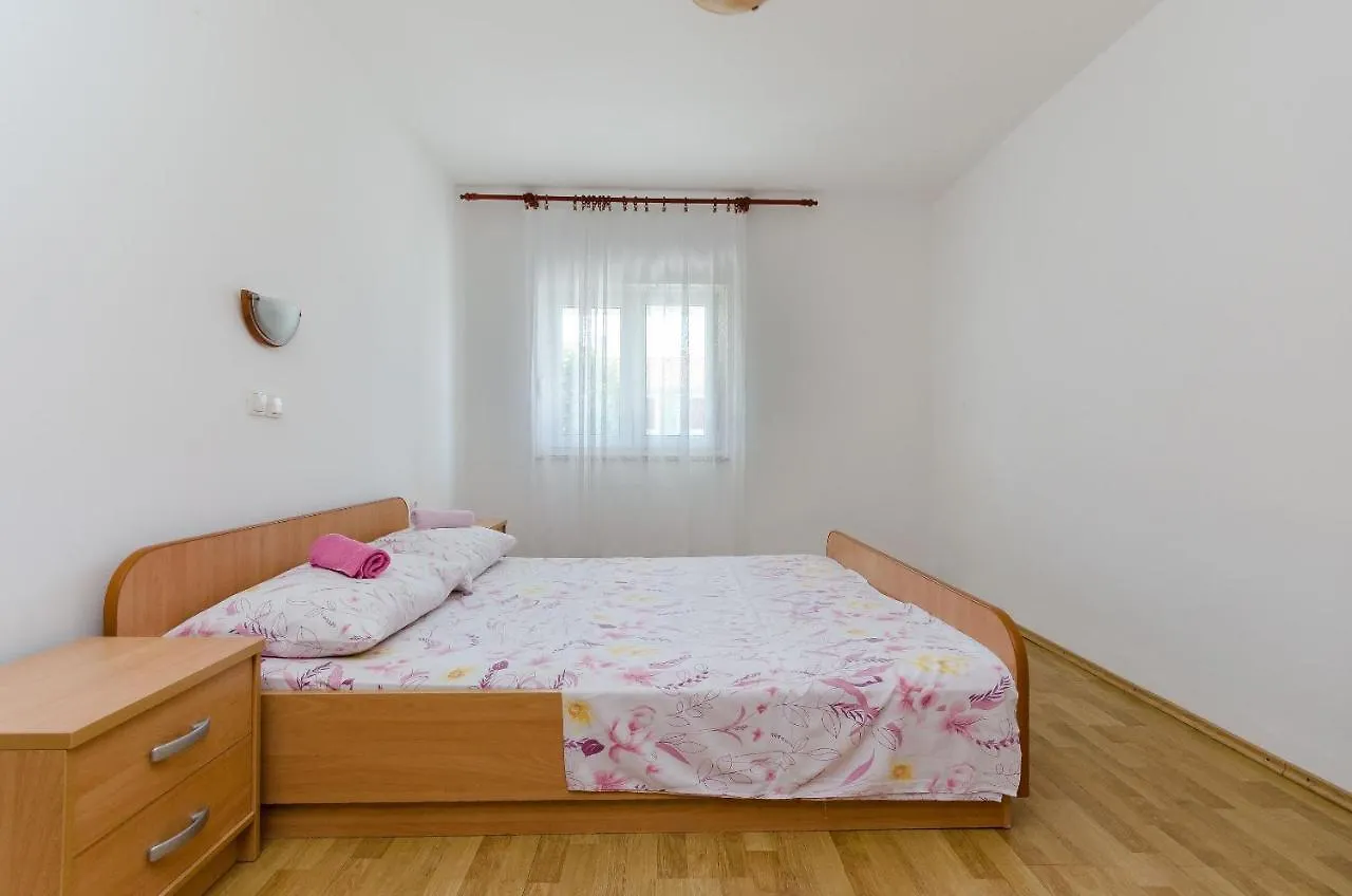 Apartments Ester Lopar