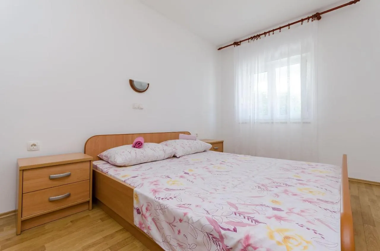 Apartments Ester Lopar Croatia
