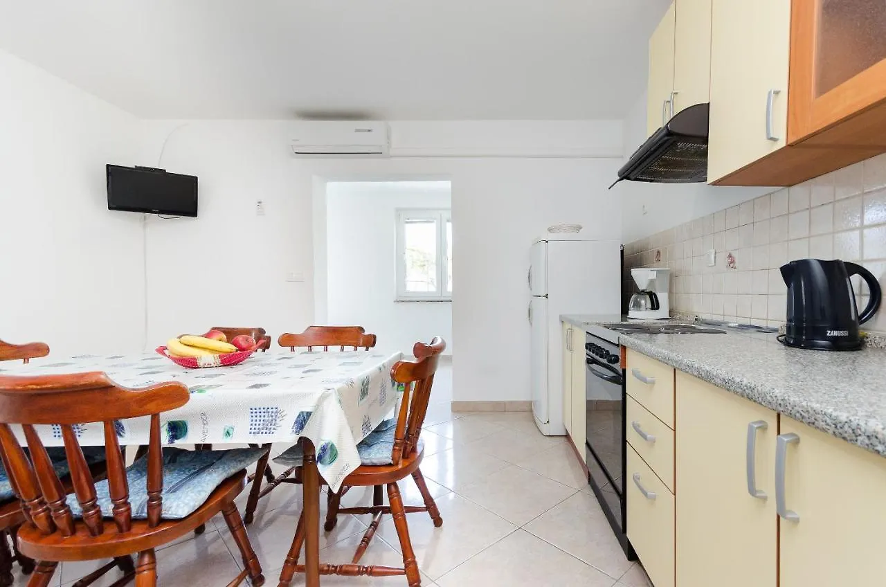 Apartments Ester Lopar